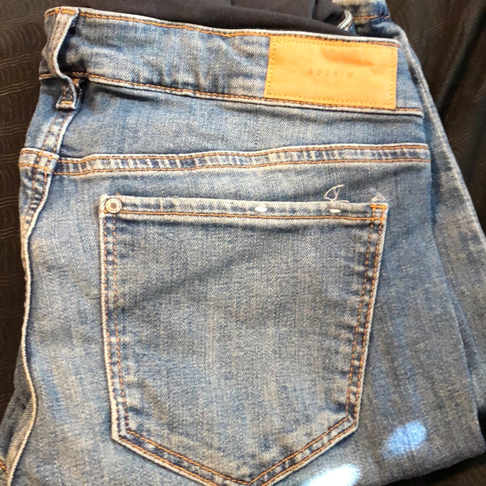 Maternity distressed torn skinny jeans